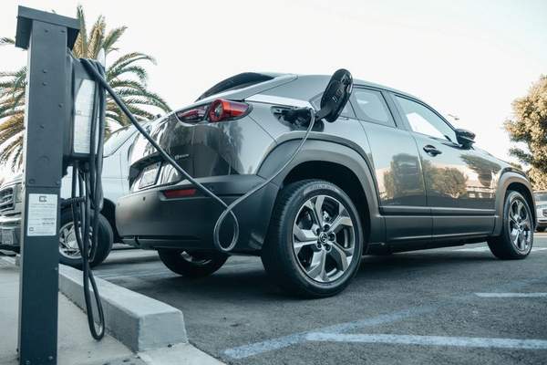 EV cable driveway reach